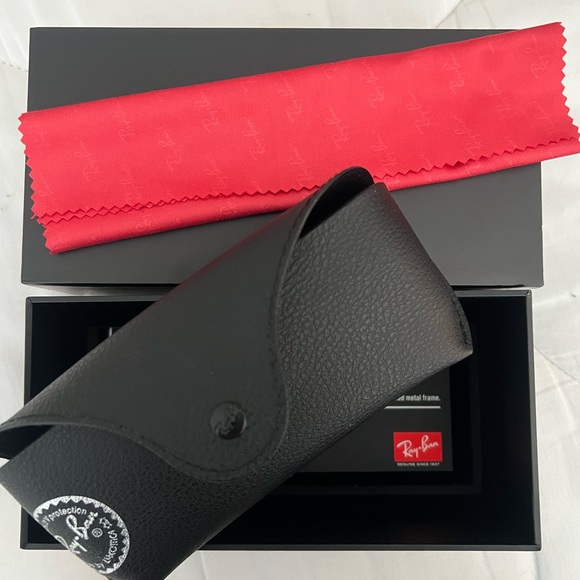 Titanium Ray-Ban Aviator Sunglasses - Picture 4 of 6